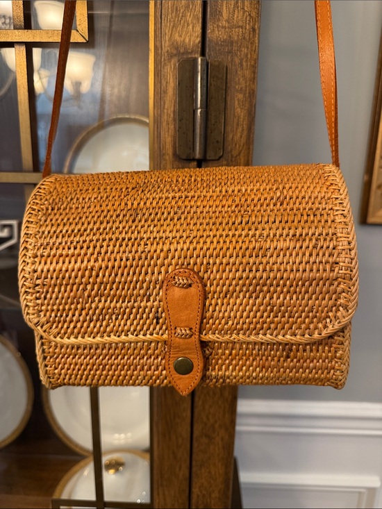 Source Unknown Handbags - Woven Rattan Straw Crossbody Bag with leather strap